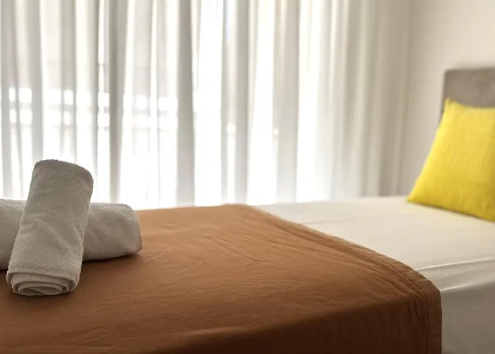 Modern 3bdr_top Floor_lux_suite_balcony Διαμέρισμα *